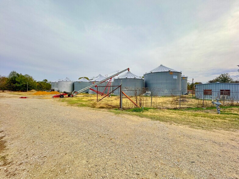 More Photos Of 600 Quitman St, Sledge Land For Sale