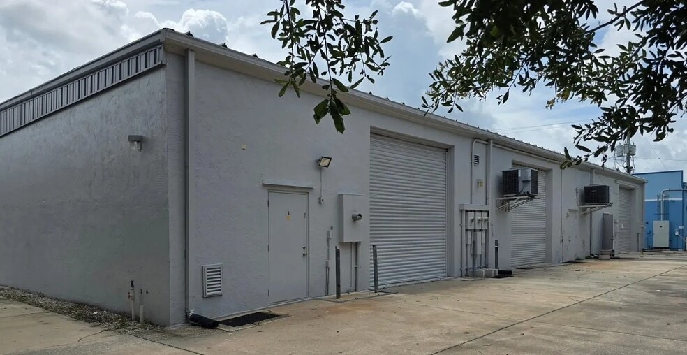 More Photos Of 150 East Dr, West Melbourne Light Manufacturing For Lease