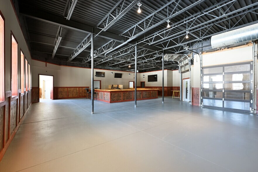 More Photos Of 11706 N Eaton Rd, Hayward Bar For Sale