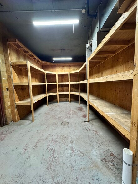 More Photos Of 1600 1st Ave NE, Austin Warehouse For Sale