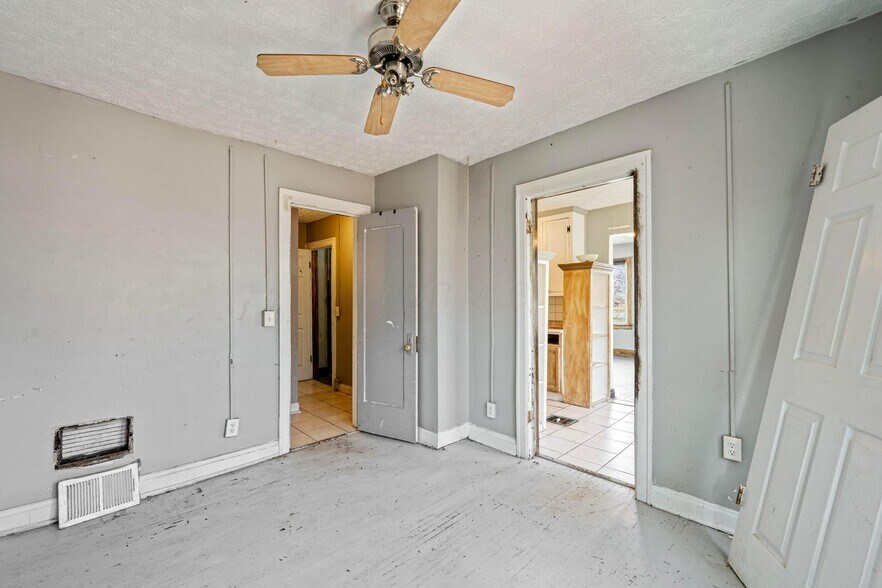 More Photos Of 1657 Sullivant Ave, Columbus Apartments For Sale