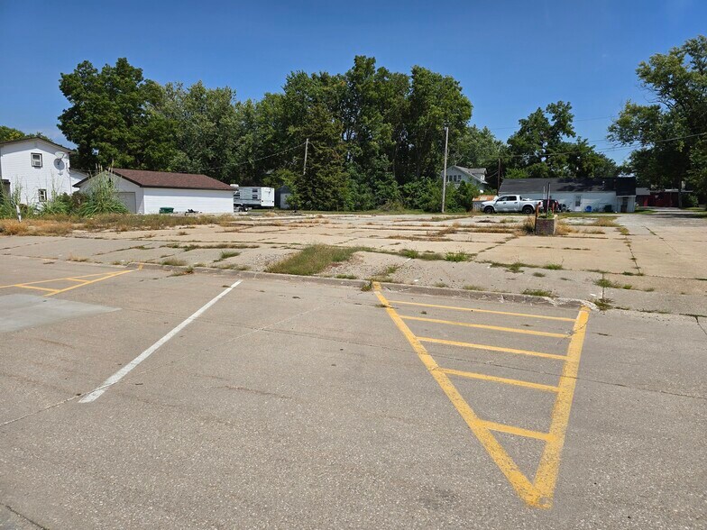 More Photos Of 211 Center Ave N, Mitchellville Land For Lease