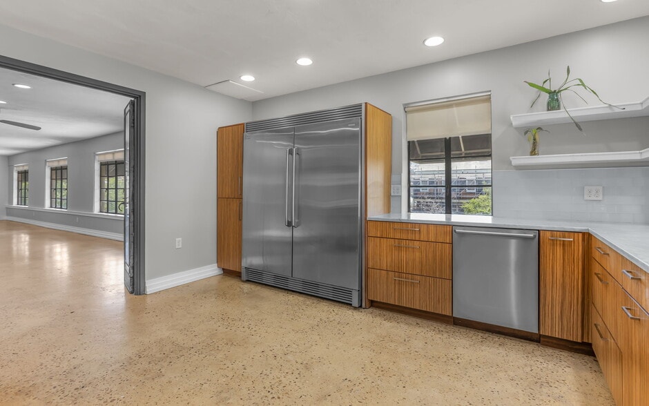 More Photos Of 211 W Freemason St, Norfolk Office Residential For Sale