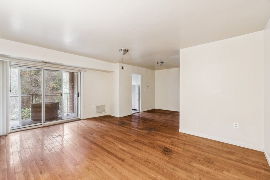 More Photos Of 3104 Bruce Pl SE, Washington Apartments For Sale