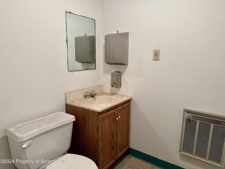 More Photos Of 624 Fellows St, Scranton Office For Lease