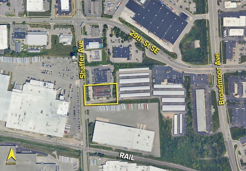 More Photos Of 3012 Shaffer Ave SE, Grand Rapids Veterinarian Kennel For Lease