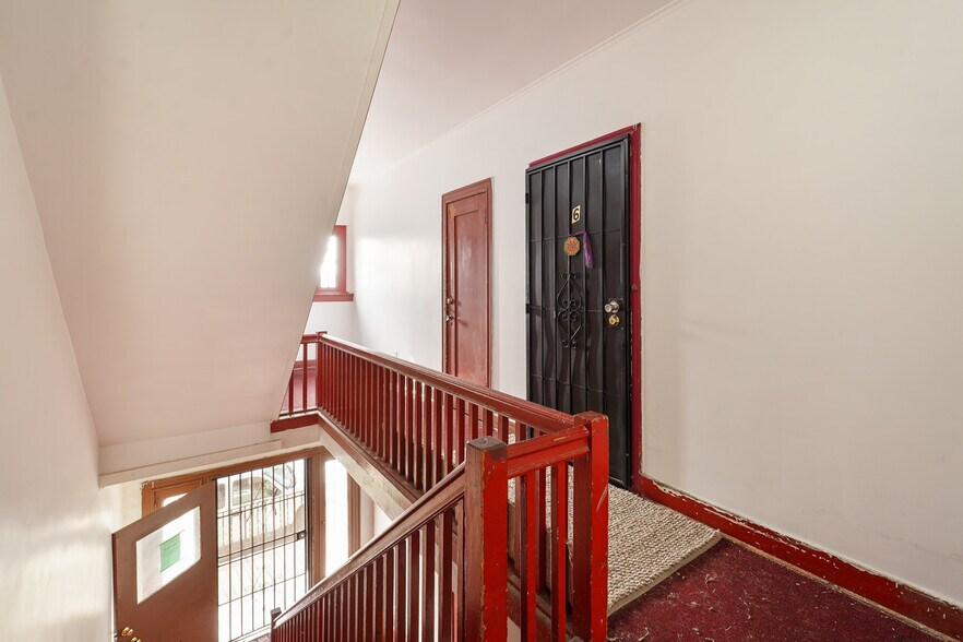 More Photos Of 1519 W 30th St, Los Angeles Apartments For Sale