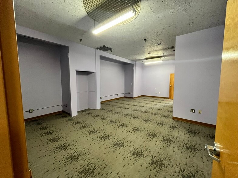 More Photos Of 18 Dartmouth St, Malden Storefront Retail Office For Lease