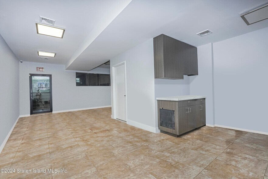 More Photos Of 144 Mcclean Ave, Staten Island Office For Lease