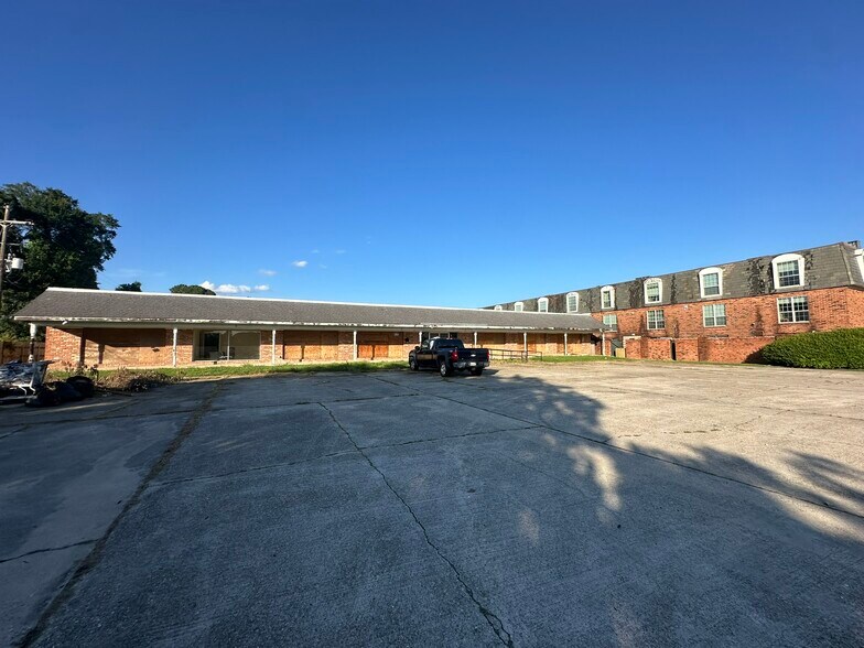 More Photos Of 650 Wooddale Blvd, Baton Rouge Movie Radio TVStudio For Sale