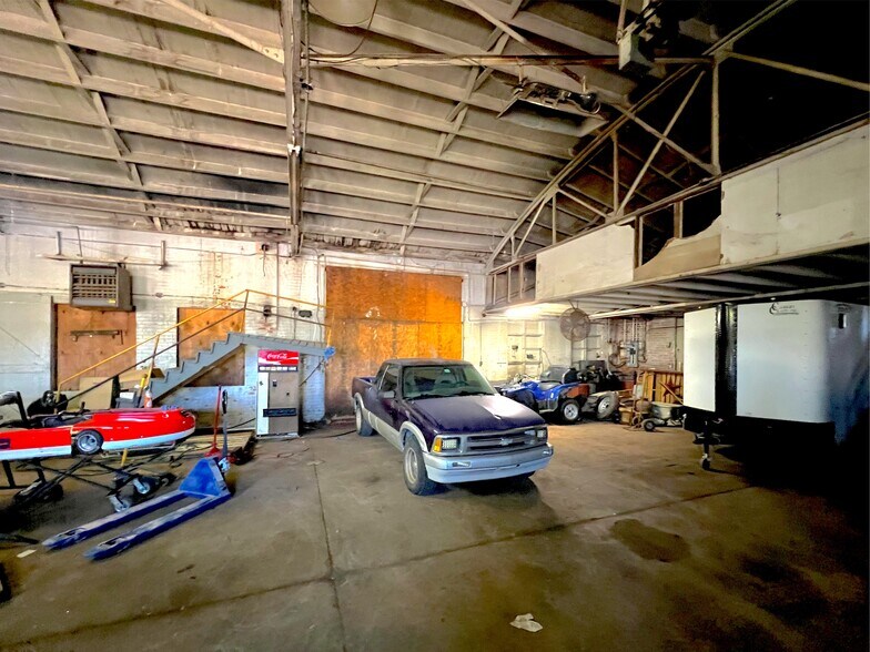 More Photos Of 127 N 9th St, Chickasha Auto Repair For Sale