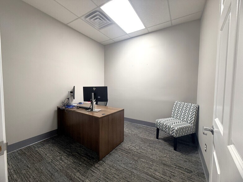 More Photos Of 125 Winchester Dr, Sedalia Office For Lease