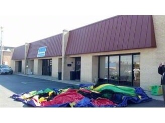 More Photos Of 1545-1549 Burgundy Pky, Streamwood Showroom For Lease