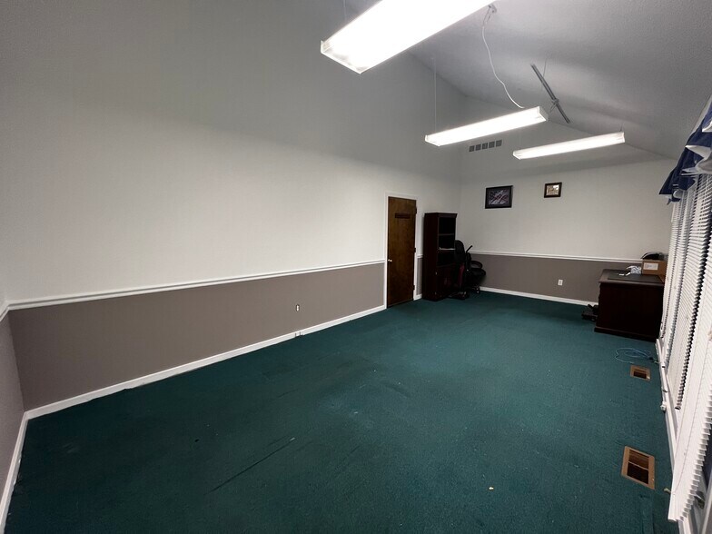 More Photos Of 300 N Pottstown Pike, Exton Office For Lease