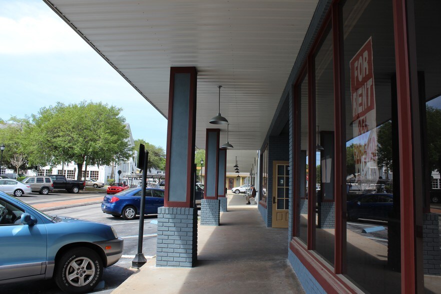 More Photos Of 200 W Tompkins St, Inverness General Retail For Lease