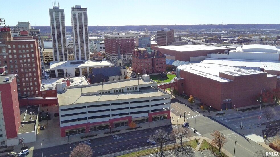 More Photos Of 128 SW Monroe St, Peoria Specialty For Sale