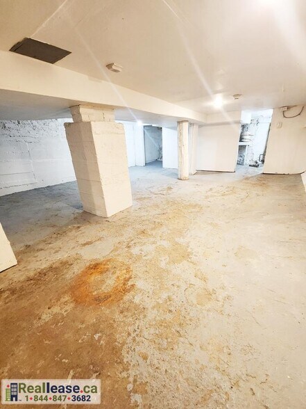 More Photos Of 138 Main St W, Shelburne Storefront Retail Residential For Lease