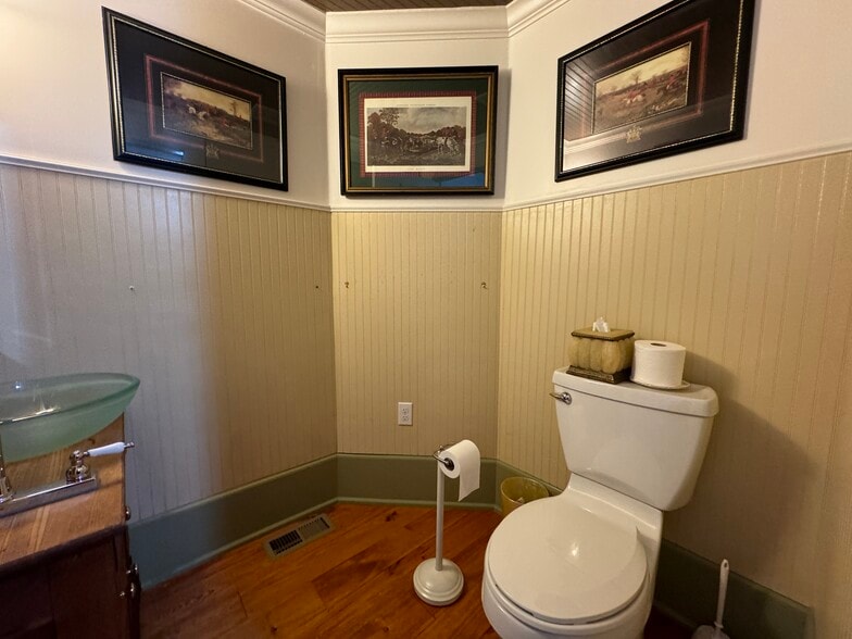 More Photos Of 224 W Chickasaw St, Tahlequah Hospitality For Sale