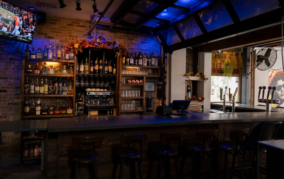 More Photos Of 27 Fletcher Ave, Sarasota Restaurant For Sale