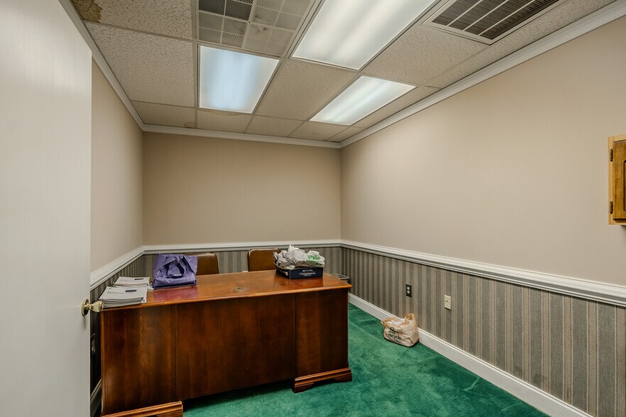 More Photos Of 215 N Pleasantburg Dr, Greenville Office For Sale