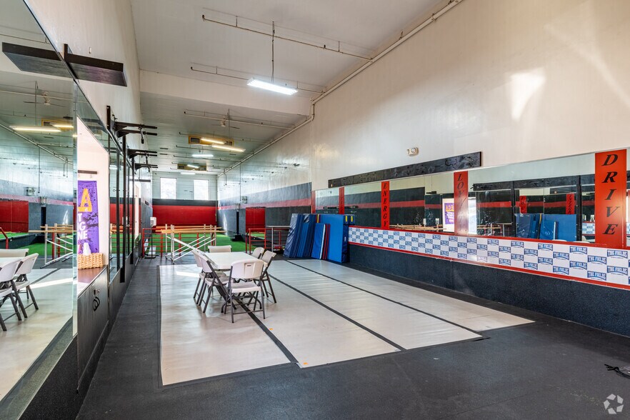 More Photos Of 8 Cornwall Ct, East Brunswick Freestanding For Lease