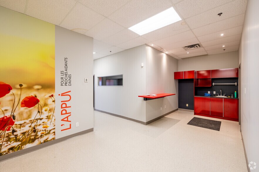 More Photos Of 170 Boul Taschereau, La Prairie Storefront Retail Office For Lease