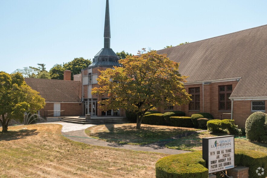 More Photos Of 311 Uniondale Ave, Uniondale Specialty For Sale