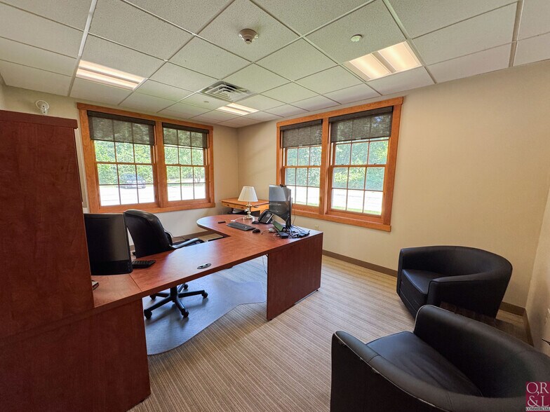 More Photos Of 103R Old Windsor Rd, Bloomfield Warehouse For Lease