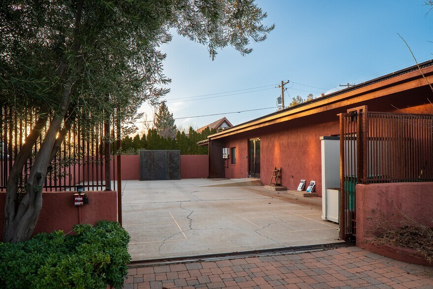 More Photos Of 45 Birch Blvd, Sedona Medical For Lease