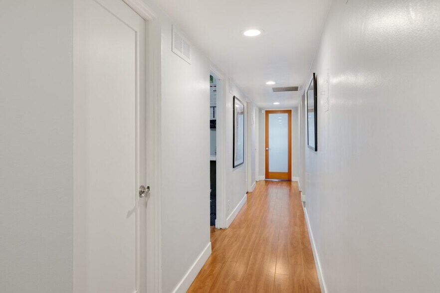 More Photos Of 10738 Riverside Dr, North Hollywood Medical For Lease