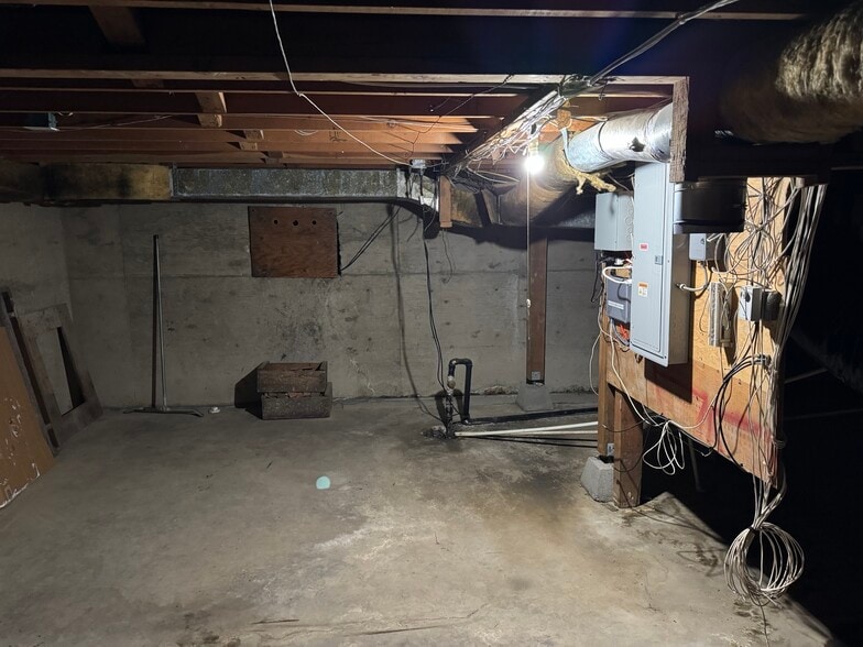 More Photos Of 990 S Front St, Central Point Medical For Sale