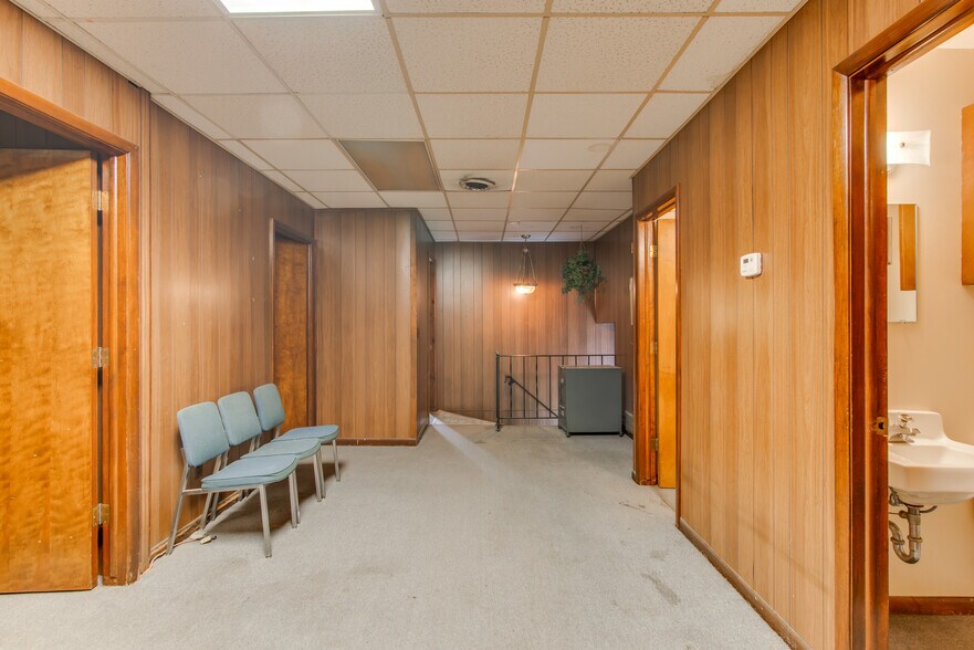 More Photos Of 28640 Gratiot Ave, Roseville Freestanding For Sale