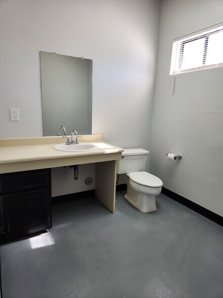 More Photos Of 16913 E Enterprise Dr, Fountain Hills Storefront Retail Office For Lease