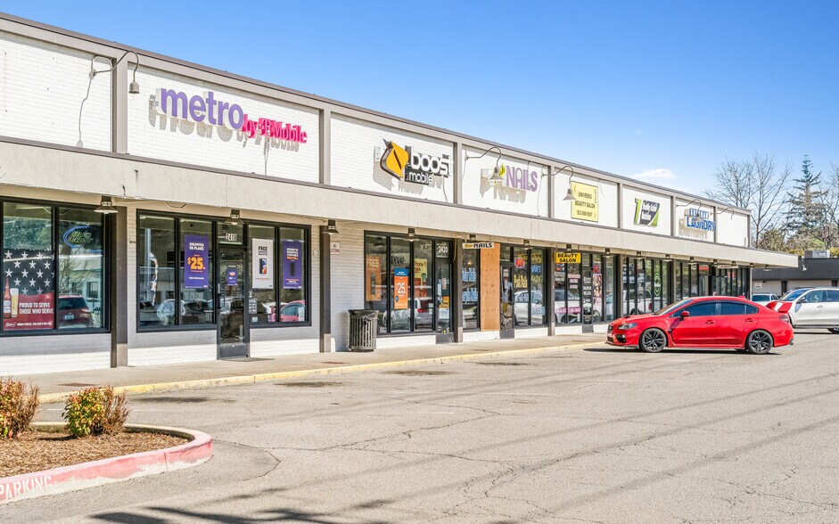 More Photos Of 2236-2400 SE 182nd Ave, Portland Freestanding For Sale