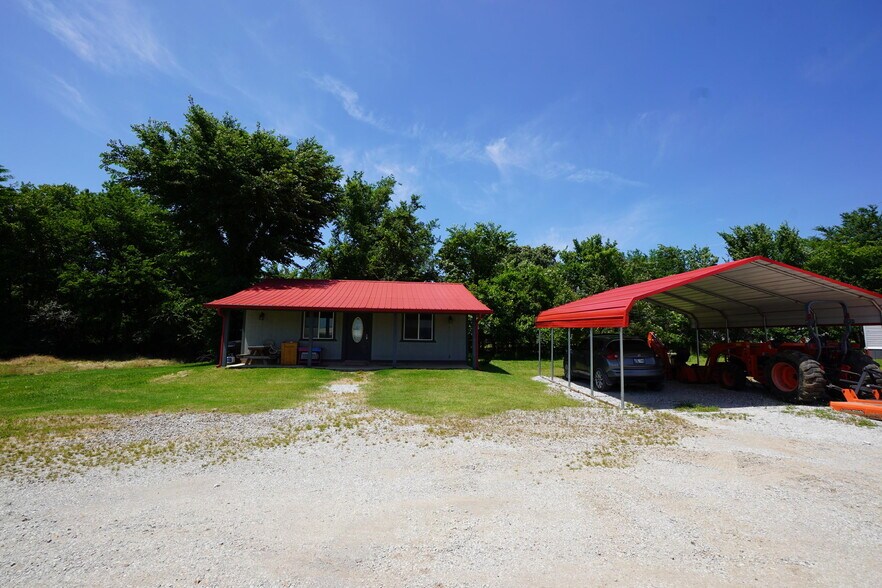 More Photos Of 54450 E Highway 85A, Afton Service For Sale