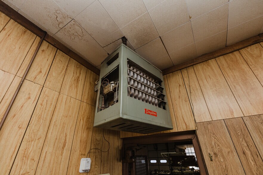 More Photos Of 410 N Commercial Ave, Sedgwick Storefront For Sale