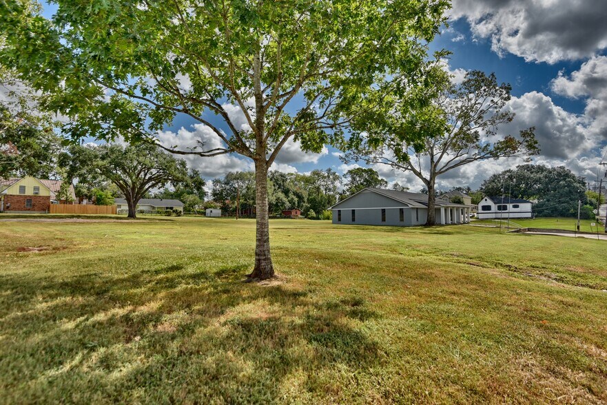 More Photos Of 238 W Main St, Bellville Flex For Lease