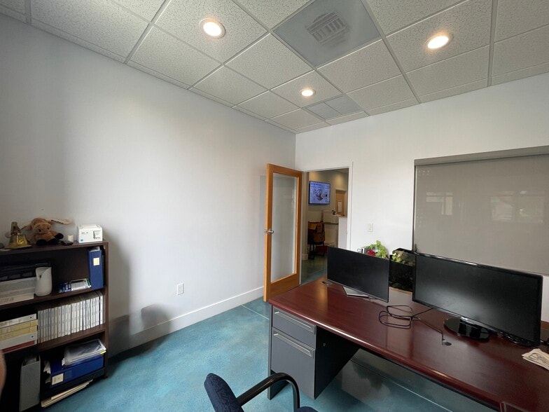 More Photos Of 15931-15935 SW Warfield Blvd, Indiantown Freestanding For Lease