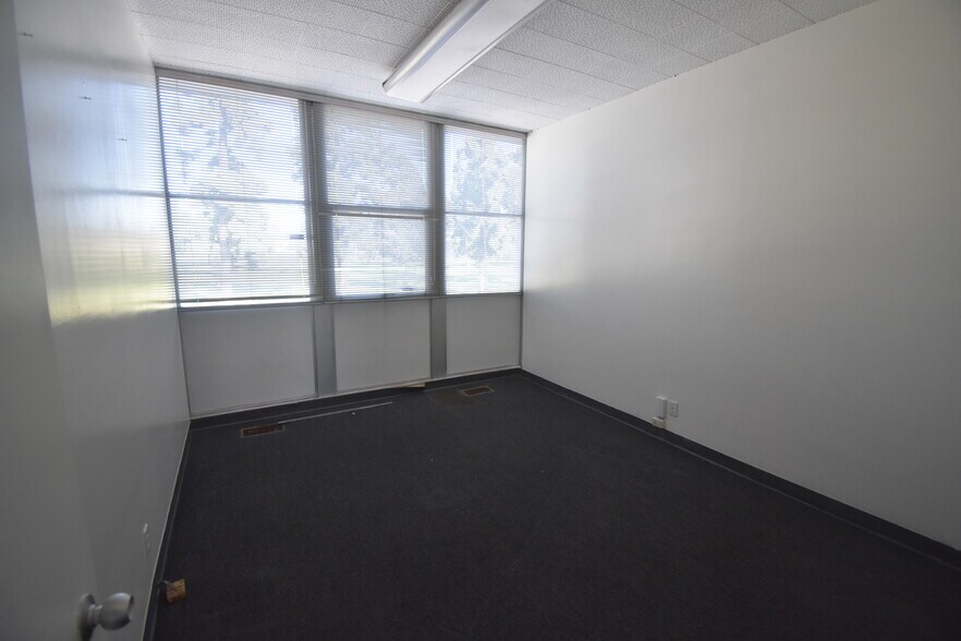 More Photos Of 664 E Regent St, Inglewood Office For Lease