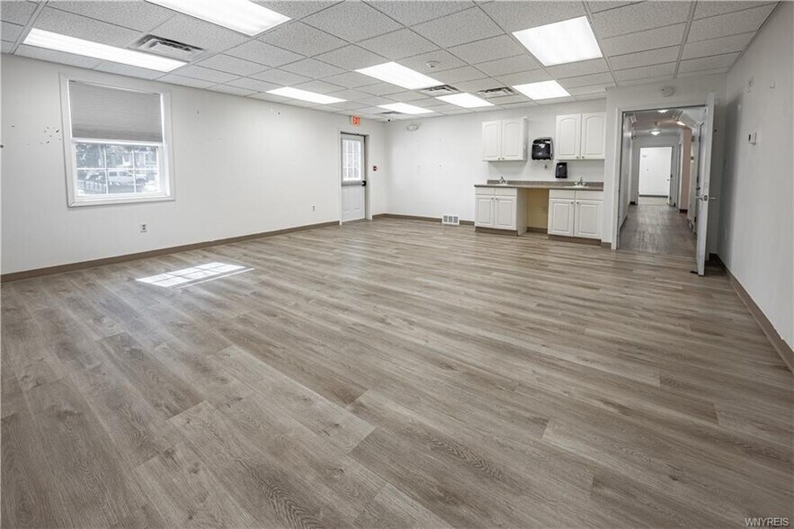 More Photos Of 6115 1st St, Newfane Office For Sale