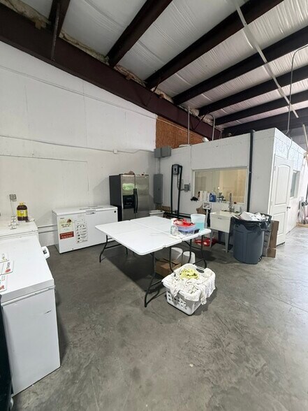More Photos Of 1825 Dickinson Ave, Dickinson Warehouse For Lease