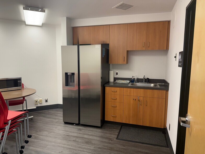 More Photos Of 728 NW Kings Blvd, Corvallis Freestanding For Lease