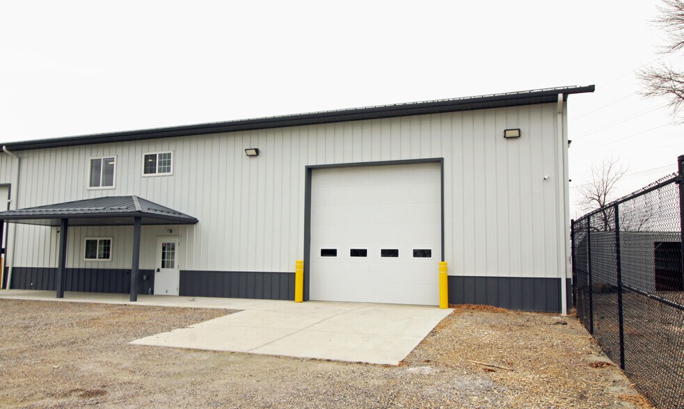 Primary Photo Of 1415 E Railroad St, Laurel Warehouse For Lease