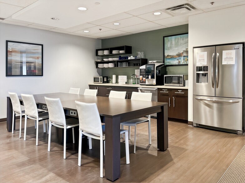 More Photos Of 500 Pl D'armes, Montréal Coworking Space