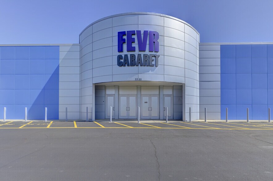 Primary Photo Of 5555 70th Pl, Bedford Park Freestanding For Sale