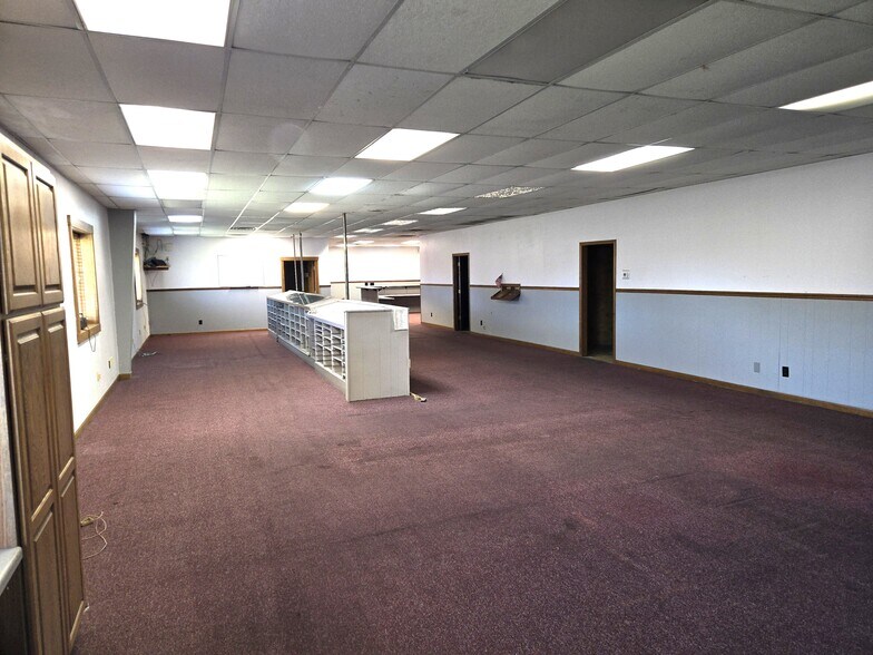 More Photos Of 211 IL-38, Rochelle Light Distribution For Sale