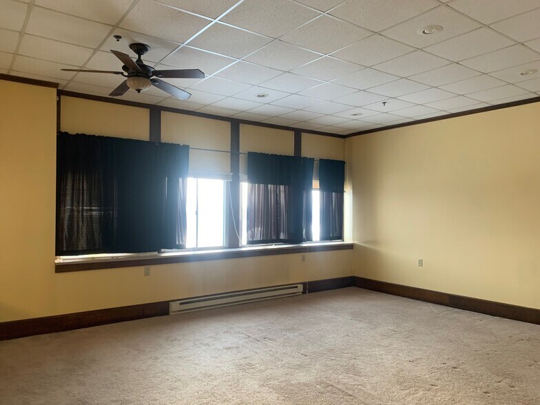 More Photos Of 400 1st Ave SW, Chisholm Apartments For Sale