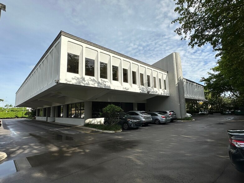 More Photos Of 8925 SW 148th St, Palmetto Bay Loft Creative Space For Lease