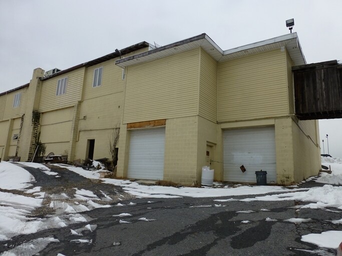 More Photos Of 2017 Bernville Rd, Reading Hotel For Sale