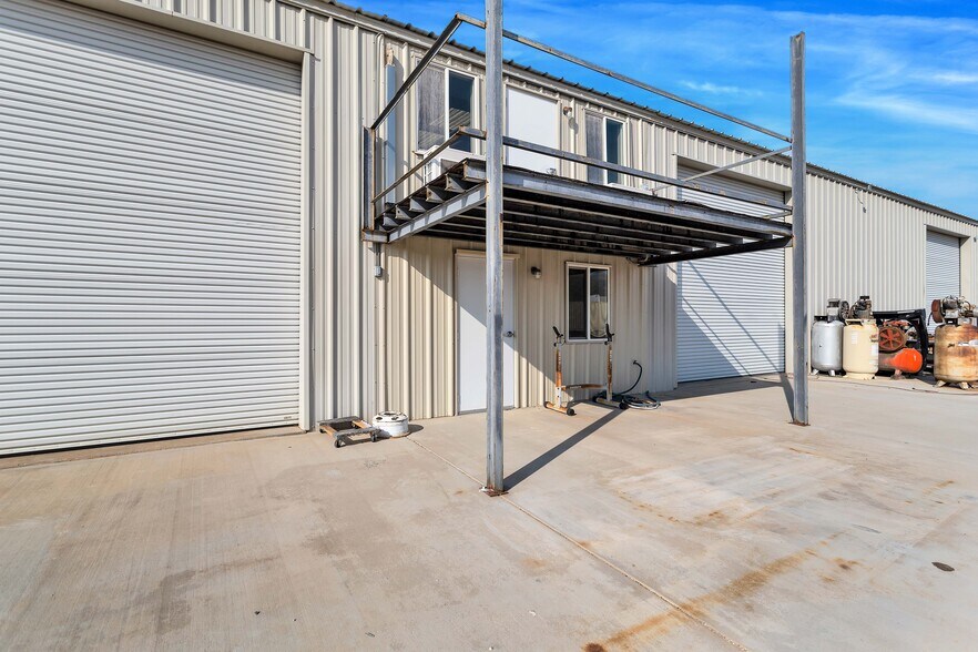 More Photos Of 75851 Baseline Rd, Twentynine Palms Warehouse For Sale